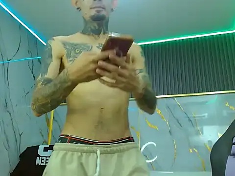 Snapshot of Boy_tatto77 chatting on May 2026 01:25:02 AM Boy tatto77 online show from May 2026 01:25:02 AM