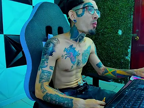 Snapshot of Boy_tatto77 chatting on May 2026 12:02:01 PM Boy tatto77 online show from May 2026 12:02:01 PM
