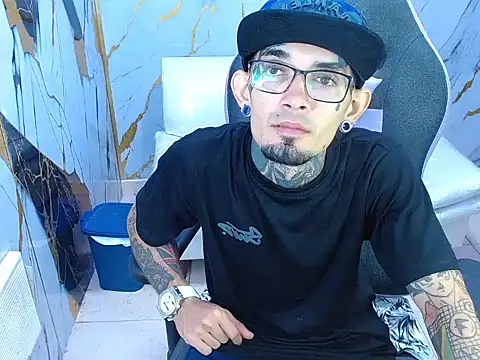 Snapshot of Boy_tatto77 chatting on July 2026 01:52:01 AM Boy tatto77 online show from July 2026 01:52:01 AM