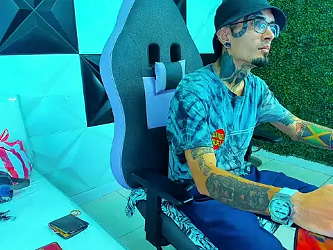 Snapshot of Boy_tatto77 chatting on July 2026 01:58:33 AM Boy tatto77 online show from July 2026 01:58:33 AM