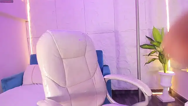 Mia Ness online show from January 2026 12:07:02 PM