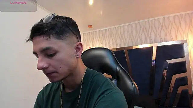 Noah Clarkk online show from April 2026 02:54:02 PM