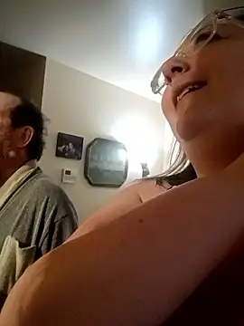 pinkcheetah12 online show from February 2026 03:08:02 PM