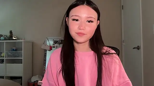 luvvivii online show from May 2026 06:39:01 PM