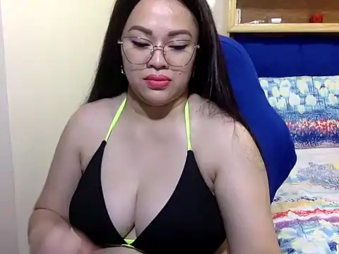 Snapshot of celine_margo chatting on May 2026 05:03:02 AM celine margo online show from May 2026 05:03:02 AM