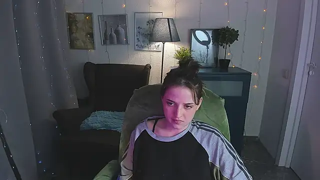 Snapshot of SarahShelby chatting on June 2026 05:00:02 PM SarahShelby online show from June 2026 05:00:02 PM