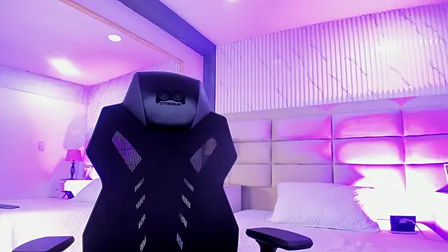 ManuelaEvans  online show from February 2026 08:49:01 PM