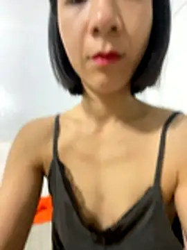 Elly-y online show from December 2025 12:40:01 AM