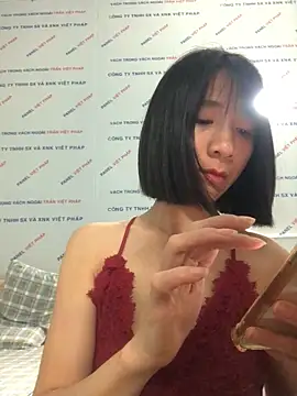 Elly-y online show from December 2025 02:25:01 PM