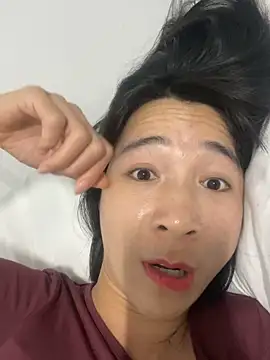 Elly-y online show from December 2025 10:35:02 AM