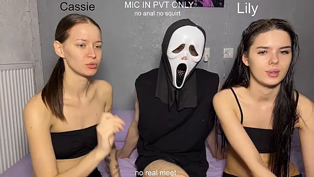 Snapshot of girls_secrets chatting on April 2026 10:15:02 AM girls secrets online show from April 2026 10:15:02 AM