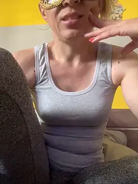 Snapshot of SexyMamiVee chatting on May 2026 10:42:02 AM SexyMamiVee online show from May 2026 10:42:02 AM