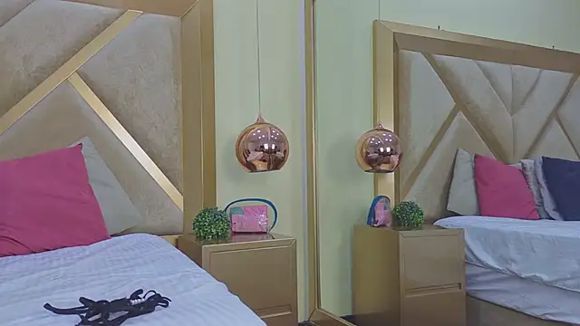 ElenaWatsonn online show from March 2026 08:19:02 PM