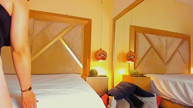 ElenaWatsonn online show from April 2026 08:13:02 PM