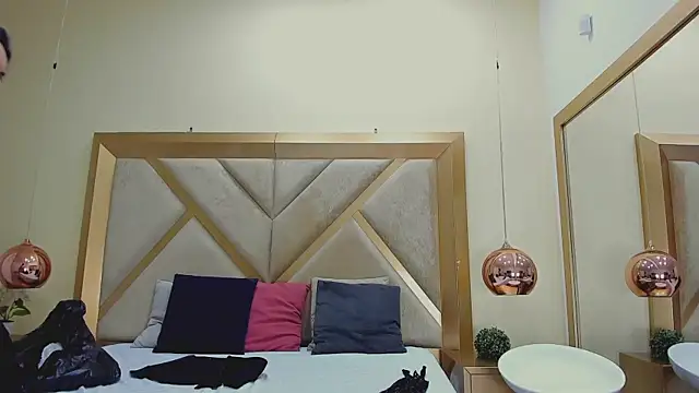 ElenaWatsonn online show from April 2026 08:09:02 PM