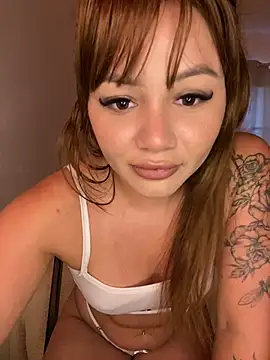 Isisbennett online show from April 2026 06:39:01 PM