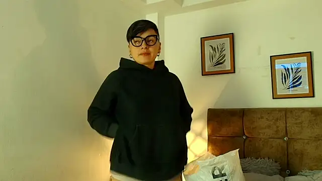 kat paradise online show from April 2026 12:12:01 PM