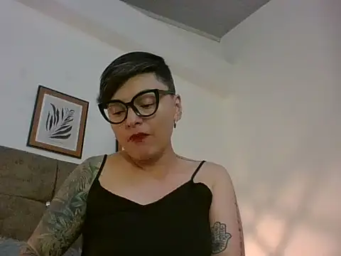 Snapshot of kat_paradise chatting on April 2026 02:14:02 PM kat paradise online show from April 2026 02:14:02 PM