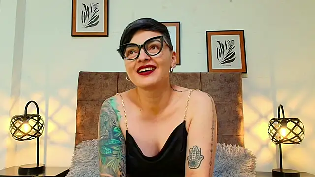 Snapshot of kat_paradise chatting on April 2026 02:48:02 PM kat paradise online show from April 2026 02:48:02 PM