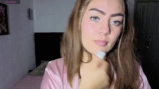 VelourNyx online show from January 2026 03:43:01 AM