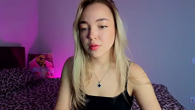 ChrissBerry online show from March 2026 03:44:01 AM