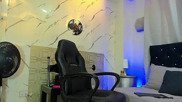 asher lux online show from February 2026 08:07:01 PM