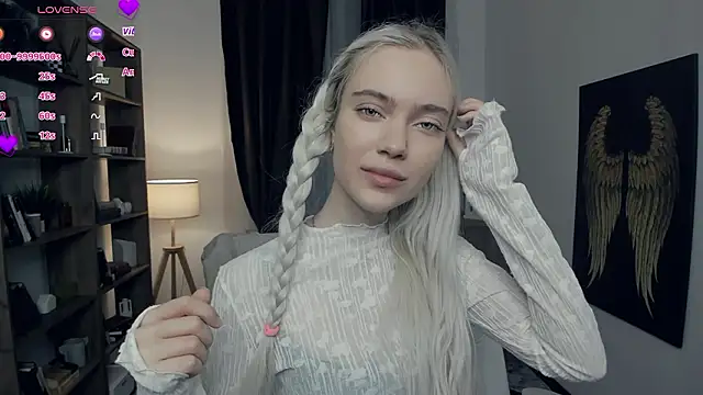 KristalCrowner online show from February 2026 07:28:02 PM