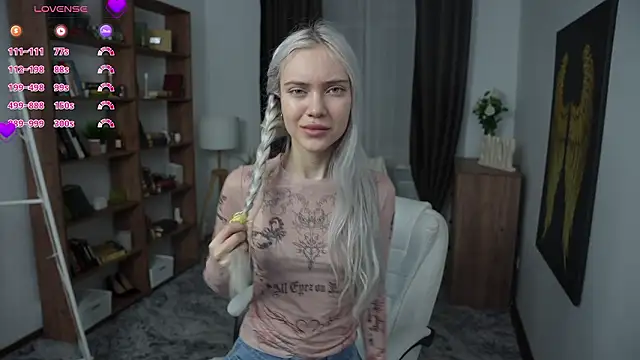 KristalCrowner online show from March 2026 08:46:02 PM