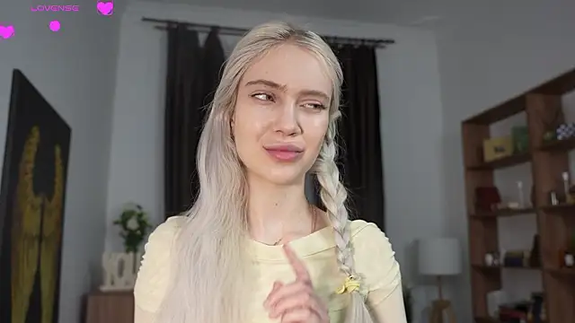 KristalCrowner online show from March 2026 07:41:02 PM