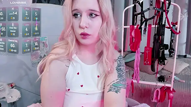  FrostLuna online show from January 2026 05:43:01 AM