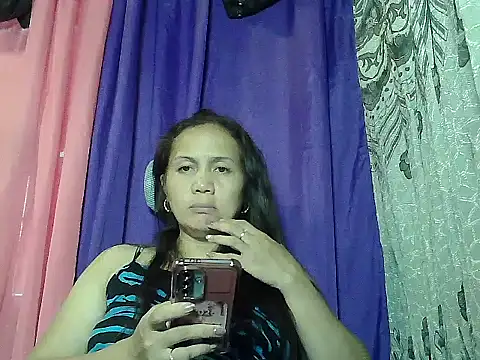 Snapshot of prettymomma24xx chatting on July 2026 12:56:02 AM prettymomma24xx online show from July 2026 12:56:02 AM