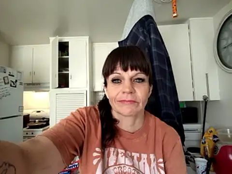 Snapshot of Petitegreeneyez69 chatting on June 2026 04:18:01 PM Petitegreeneyez69 online show from June 2026 04:18:01 PM
