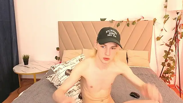 lucidangelok1 online show from May 2026 06:27:02 PM