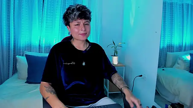 Zury Ramirez online show from April 2026 10:33:02 PM