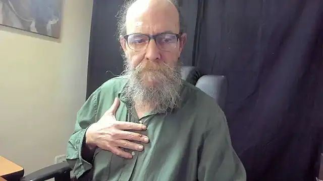Snapshot of Uncle_Hottie chatting on March 2026 08:59:01 PM Uncle Hottie online show from March 2026 08:59:01 PM