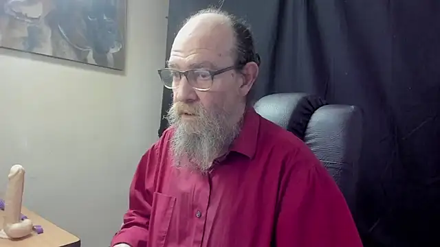 Snapshot of Uncle_Hottie chatting on April 2026 03:42:02 PM Uncle Hottie online show from April 2026 03:42:02 PM