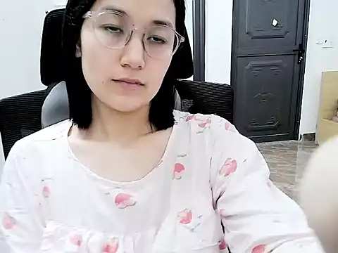 Shulee- online show from April 2026 07:47:01 AM