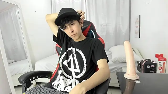 julian xx online show from March 2026 08:13:02 PM