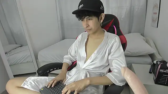 julian xx online show from March 2026 07:08:01 PM