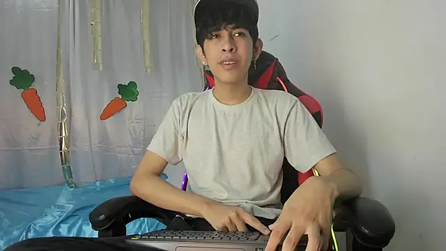 julian xx online show from April 2026 07:08:02 PM