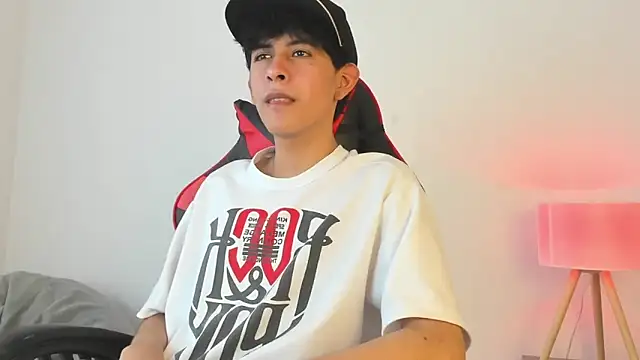 julian xx online show from May 2026 07:10:02 PM