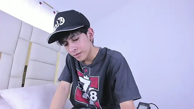 julian xx online show from July 2026 07:52:02 PM