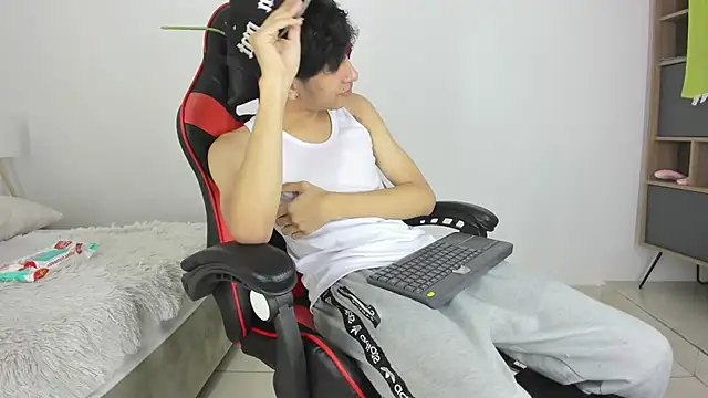 julian xx online show from July 2026 07:38:01 PM