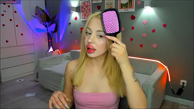 Luna Beverly online show from February 2026 08:27:01 PM