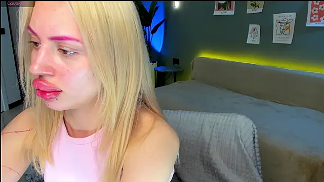 Luna Beverly online show from March 2026 08:16:02 PM