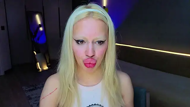 Luna Beverly online show from July 2026 08:44:02 PM