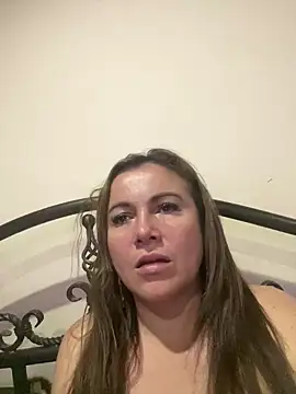 Snapshot of CristalBm_ chatting on June 2026 02:47:02 AM CristalBm online show from June 2026 02:47:02 AM