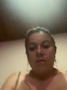 Snapshot of CristalBm_ chatting on June 2026 03:25:01 AM CristalBm online show from June 2026 03:25:01 AM