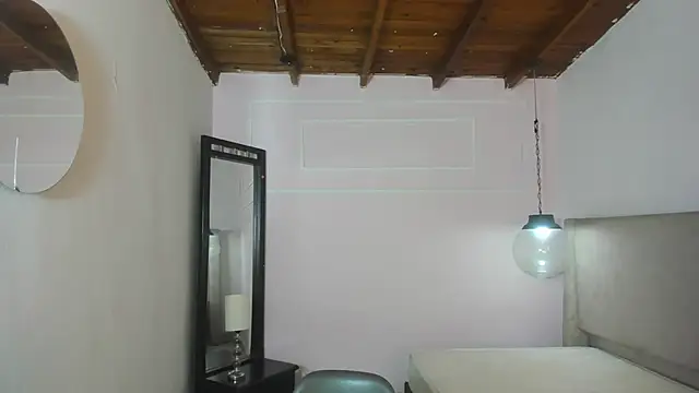 ZoeFox5 online show from March 2026 12:09:01 PM