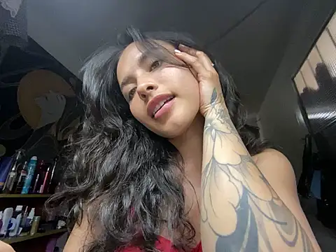 auroramooon online show from February 2026 06:15:02 PM